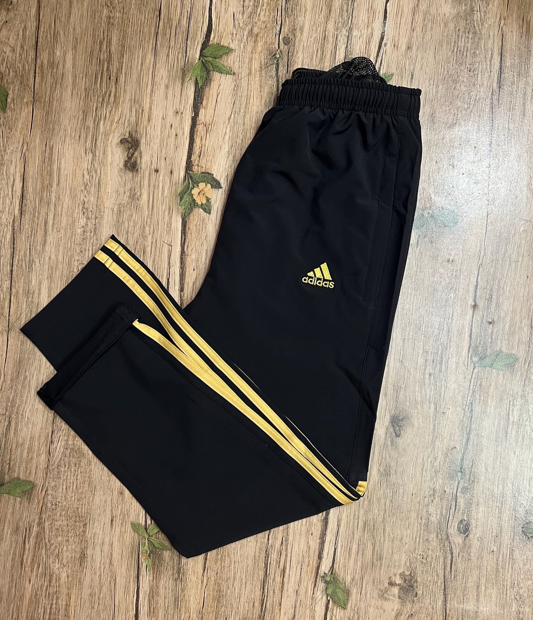 Performance Three-Stripe Half Style Track Pants Black Golden